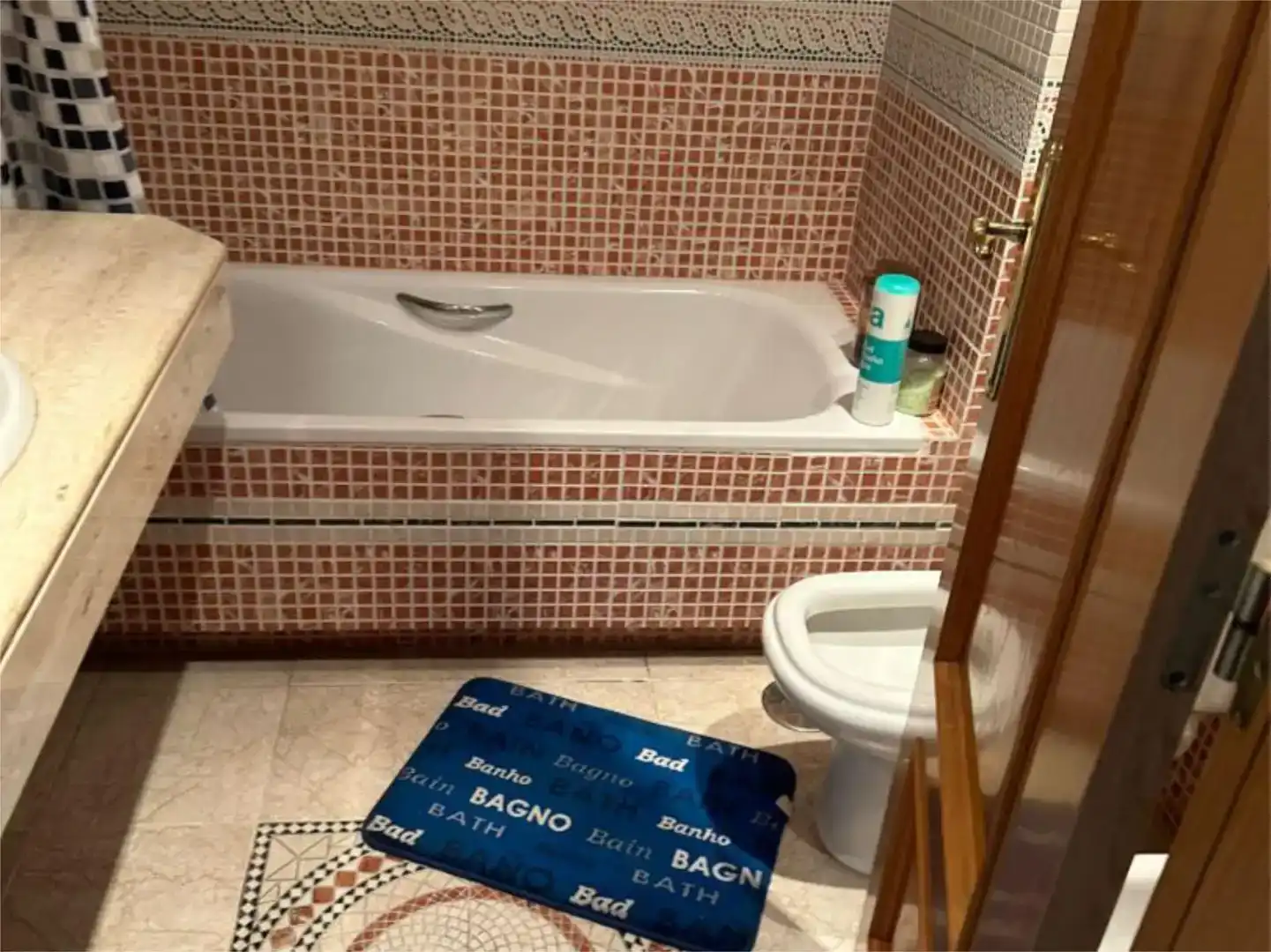 Bany de Apartament en venda en Benalmádena amb Aire condicionat, Piscina i Balcó