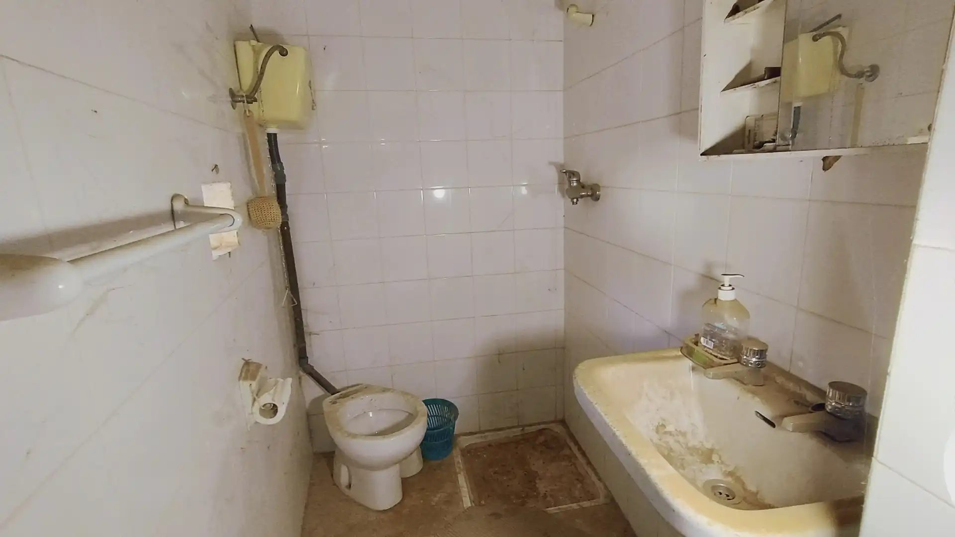 Baño de Casa adosada en venta en Turón con Jardín privado