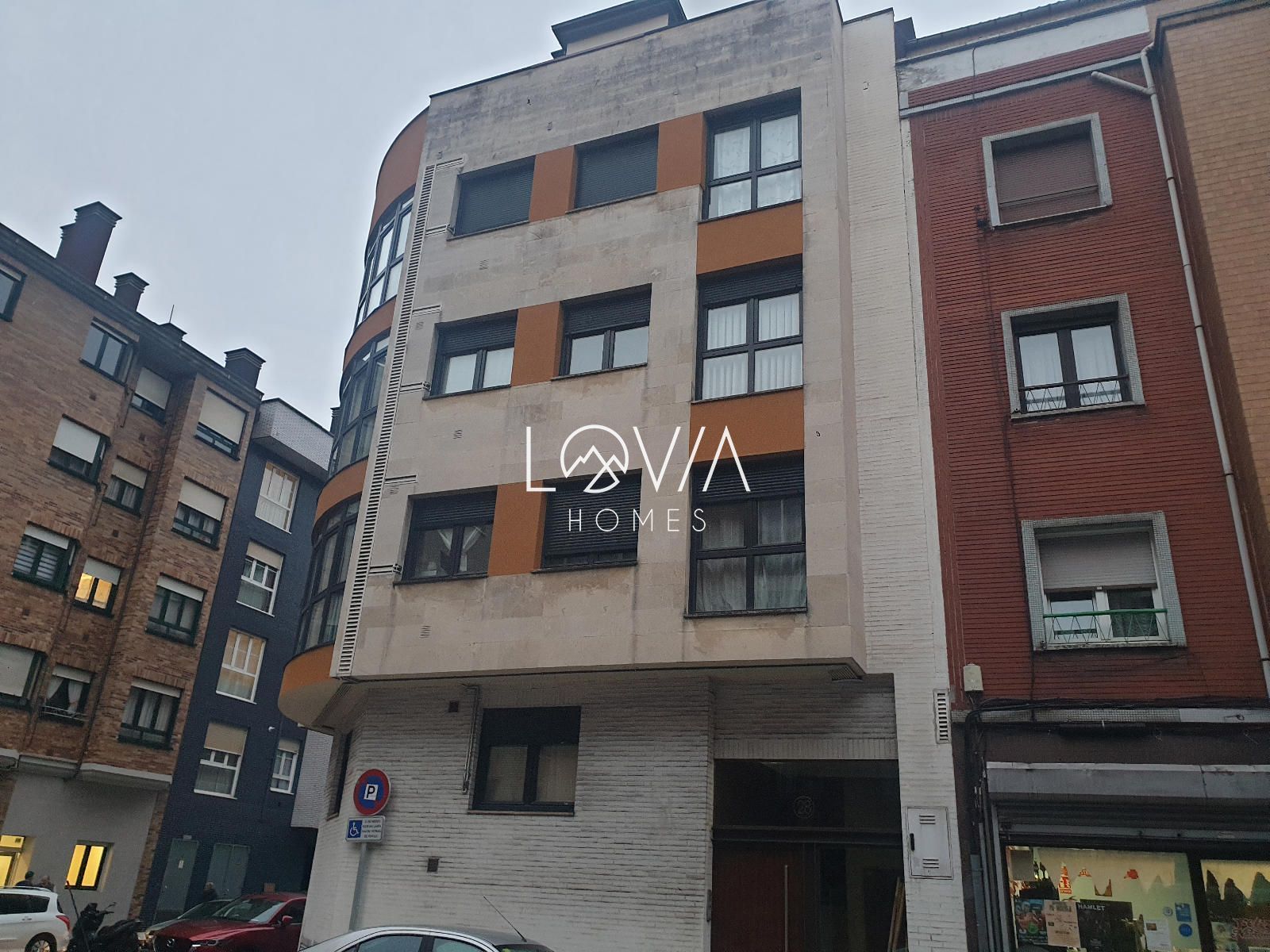 Vista exterior de Pis en venda en Gijón  amb Calefacció, Traster i Moblat