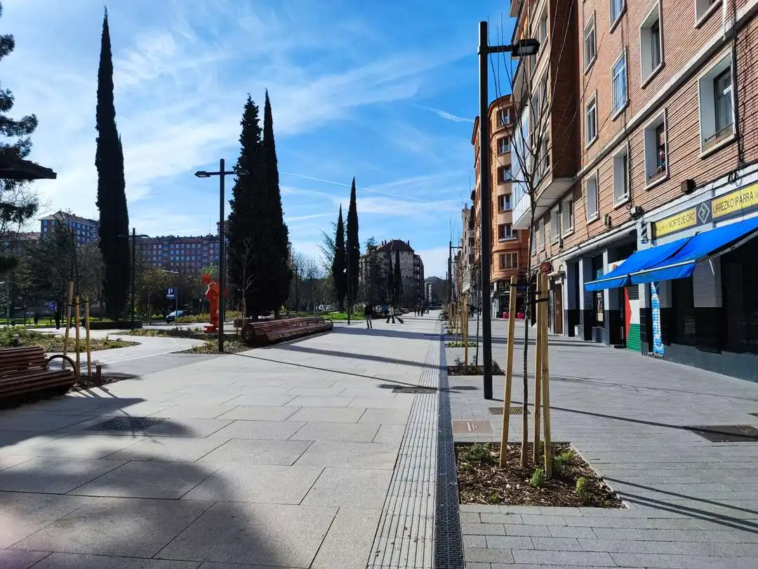 Local comercial de lloguer a Calle de los Herrán, imagen 2