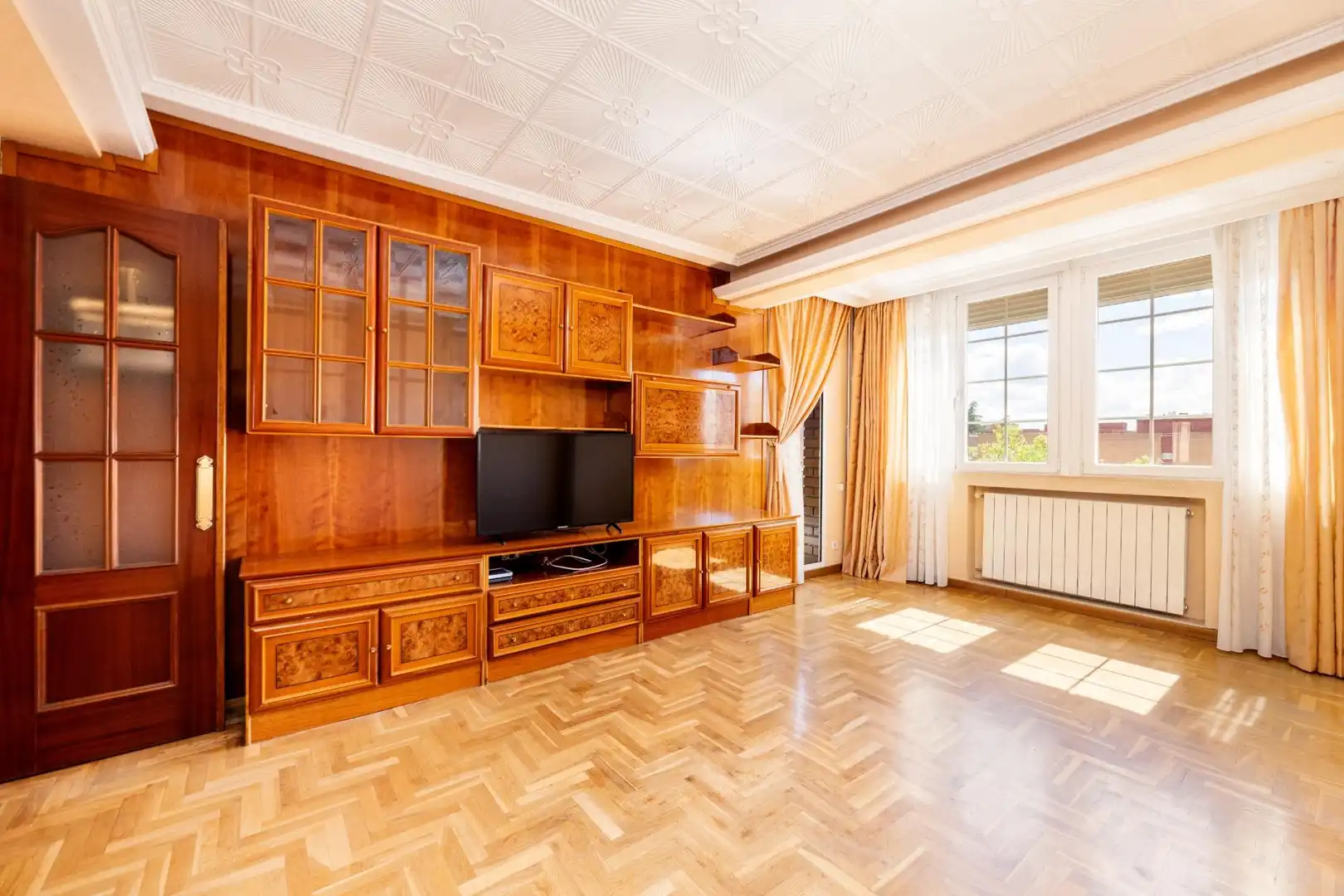 Sala d'estar de Pis en venda en Madrid amb Calefacció, Parquet i Alarma