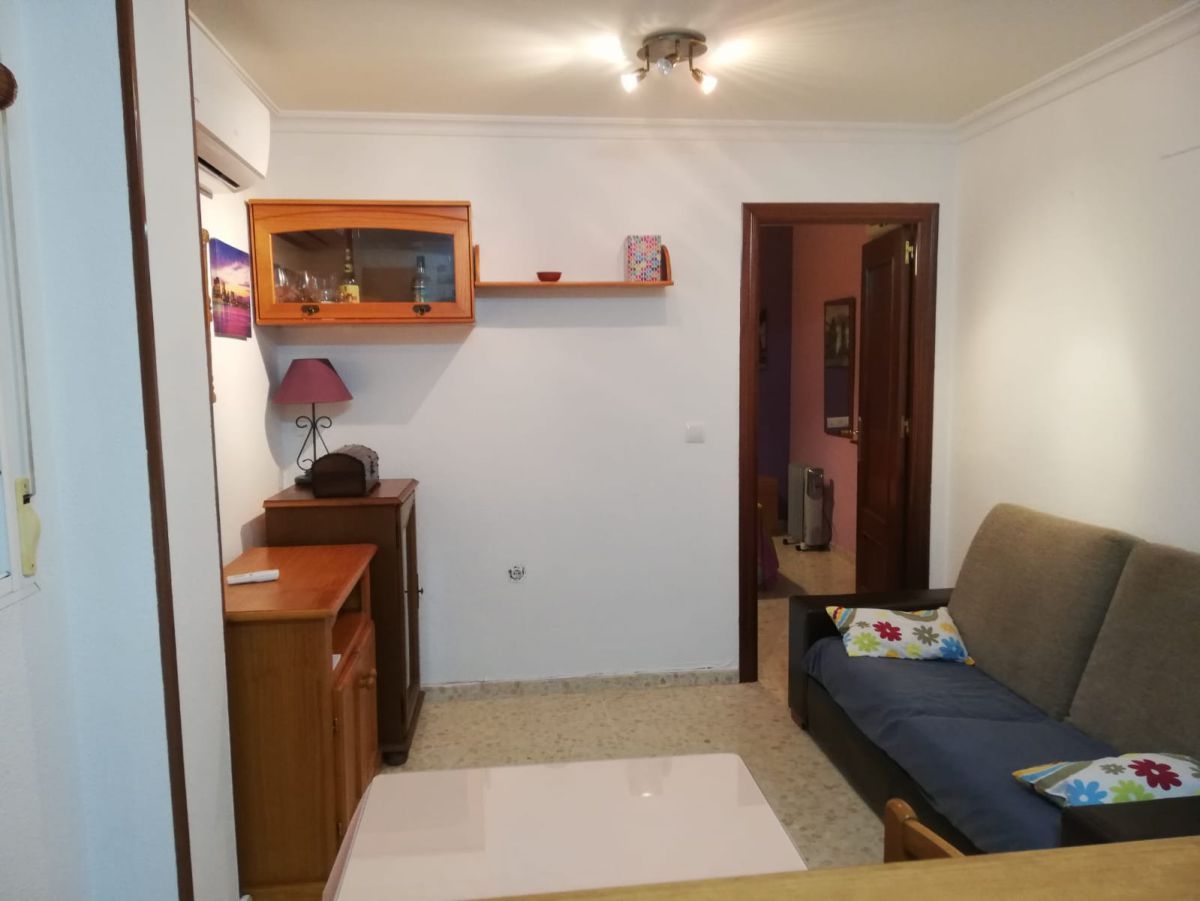 Dormitori de Apartament de lloguer en  Huelva Capital amb Aire condicionat i Moblat