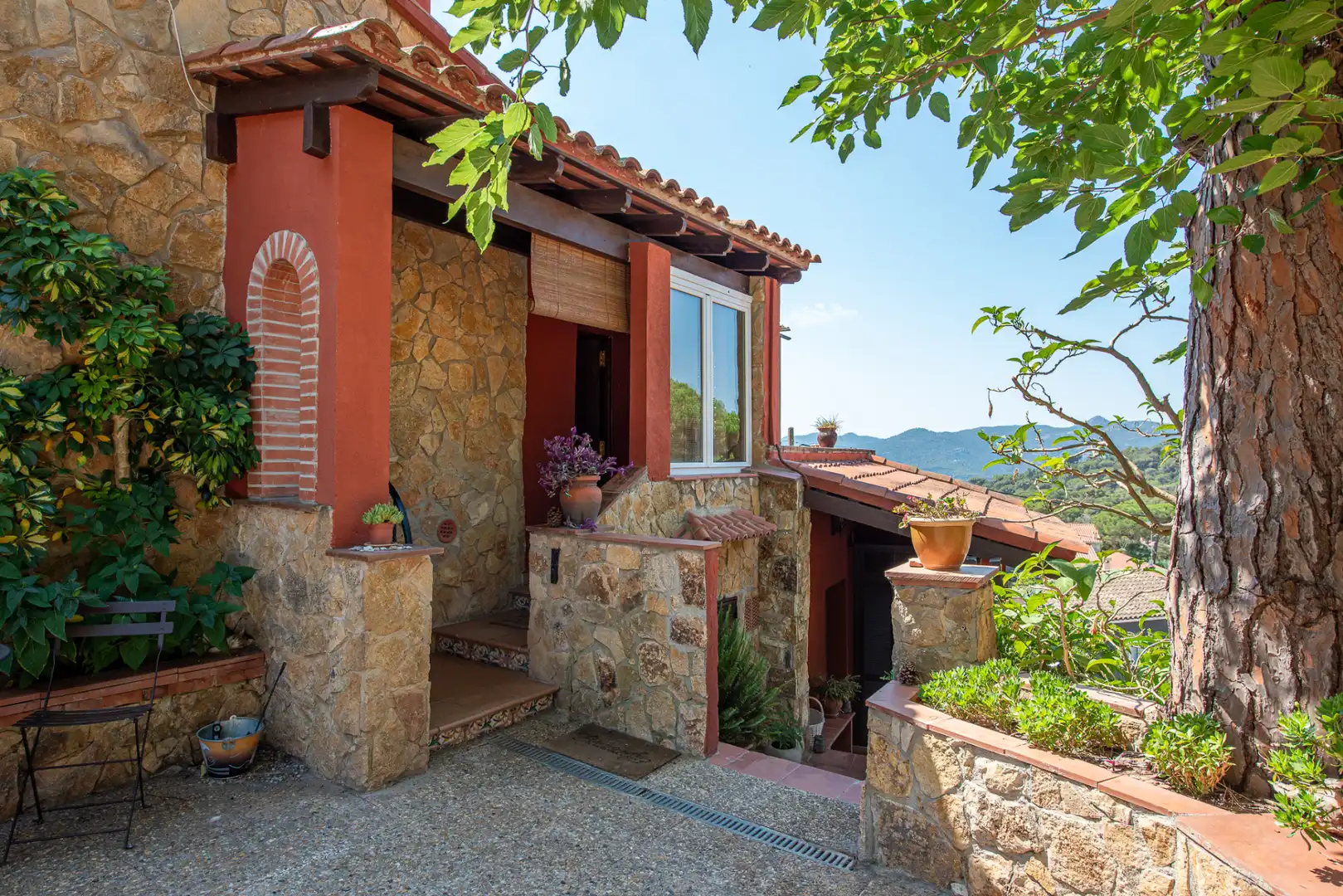Casa con terraza en venta en Carrer del Dolmen Mas Bousarenys