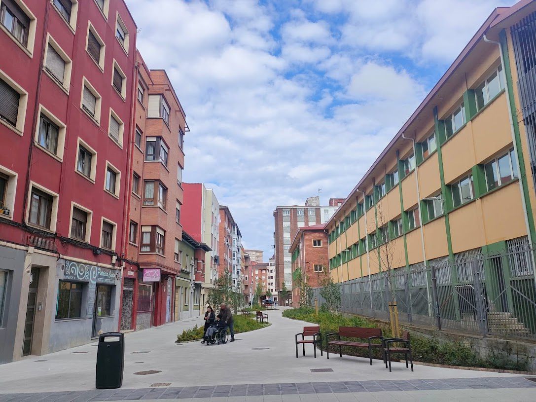Vista exterior de Pis en venda en Gijón  amb Calefacció i Traster