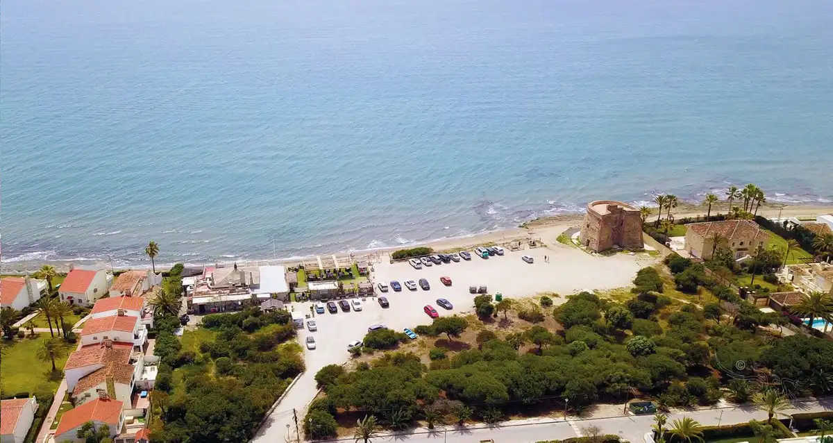 Aparcament de Casa o xalet en venda en Marbella amb Jardí privat