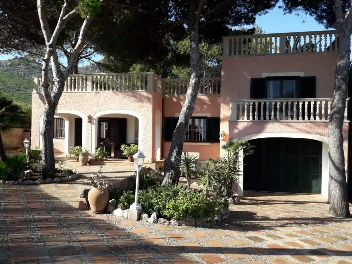 Vista exterior de Casa o xalet de lloguer en Pollença amb Aire condicionat, Jardí privat i Piscina