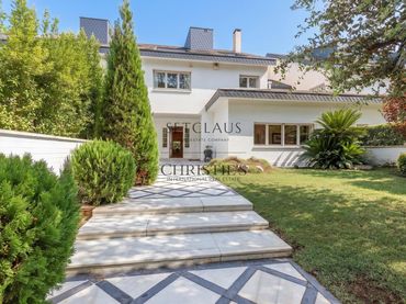 Casa amb jardí en venda a Les Corts