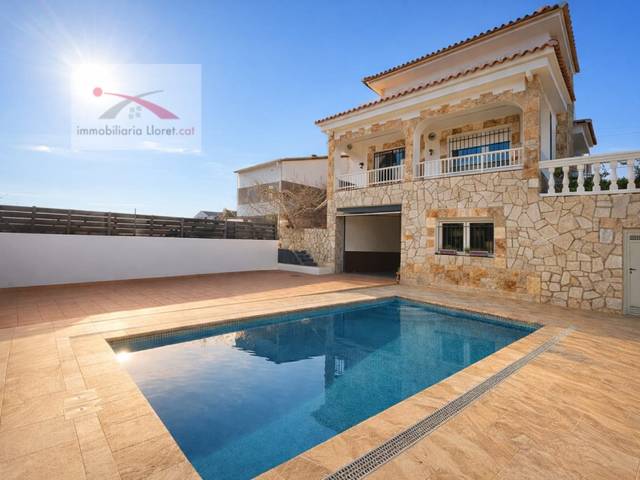 Casa-chalet en Venta en Carrer Cantabria, 16, 16 en Santa Clotilde