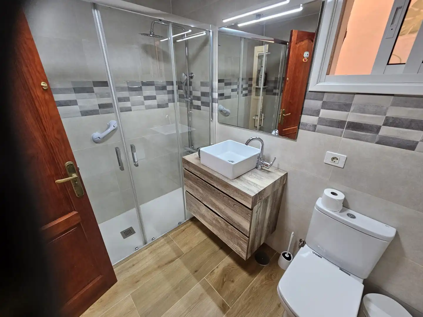 Baño de Planta baja en venta en Santa Lucía de Tirajana con Trastero, Amueblado y Horno