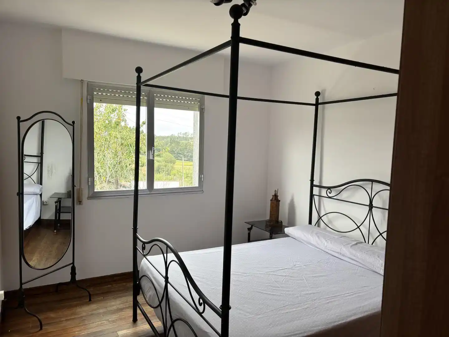 Habitación de Casa o chalet en venta en Melide con Jardín privado, Trastero y Amueblado