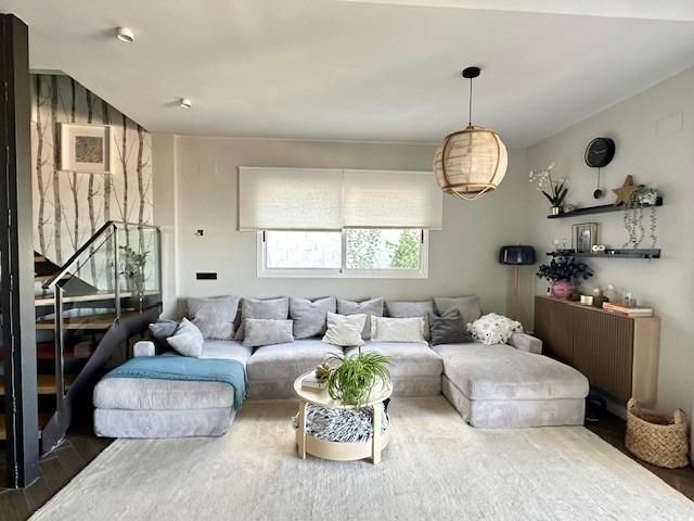 Sala de estar de Casa o chalet en venta en Chiva con Aire acondicionado, Calefacción y Jardín privado