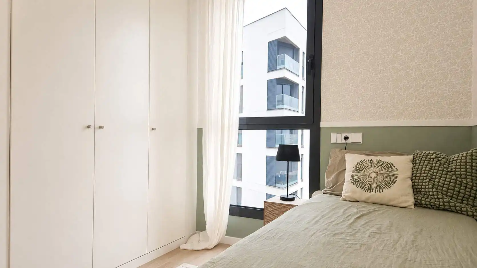 Habitación de Piso de alquiler en Badalona con Aire acondicionado, Terraza y Amueblado