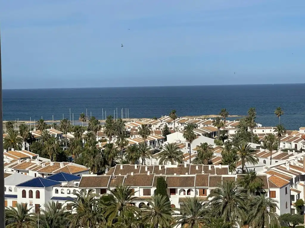 Vista exterior de Apartament en venda en La Manga del Mar Menor amb Terrassa, Piscina i Balcó