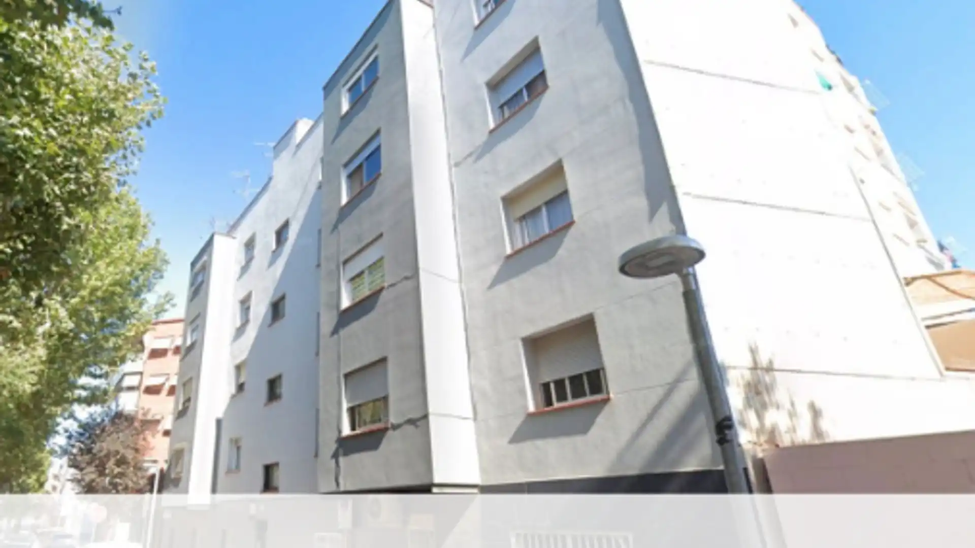 Vista exterior de Piso en venta en Cornellà de Llobregat con Horno, Lavadora y Alarma