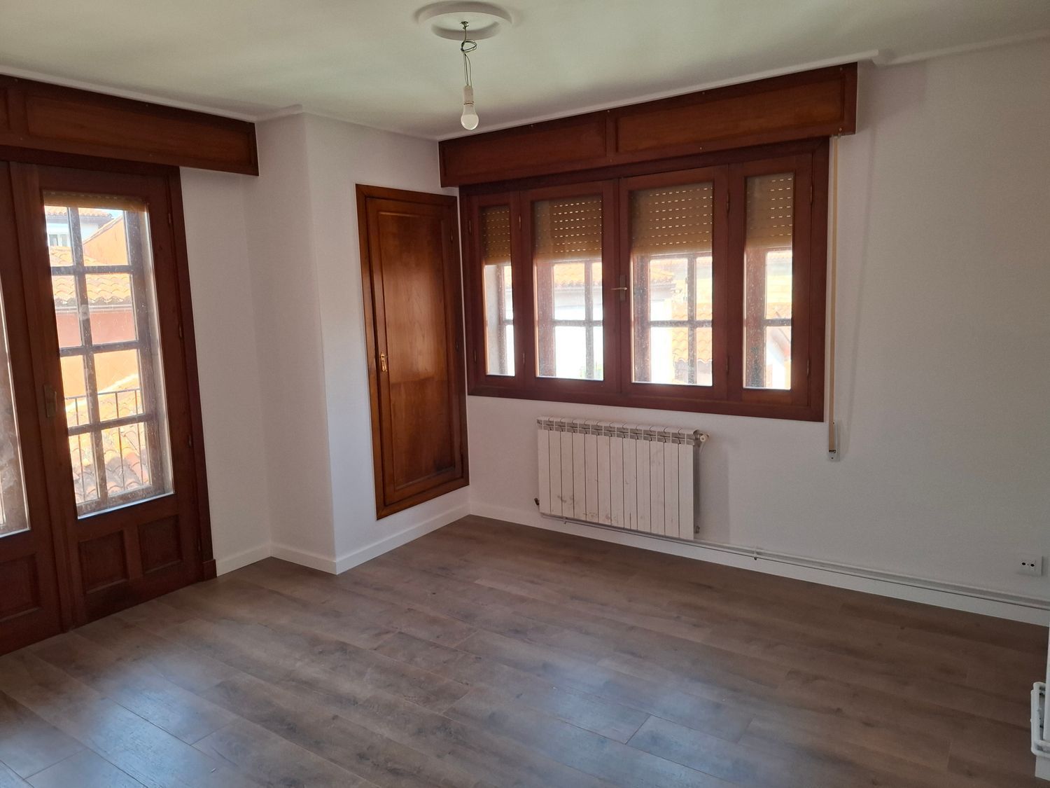 Dormitori de Pis de lloguer en Ourense Capital  amb Calefacció