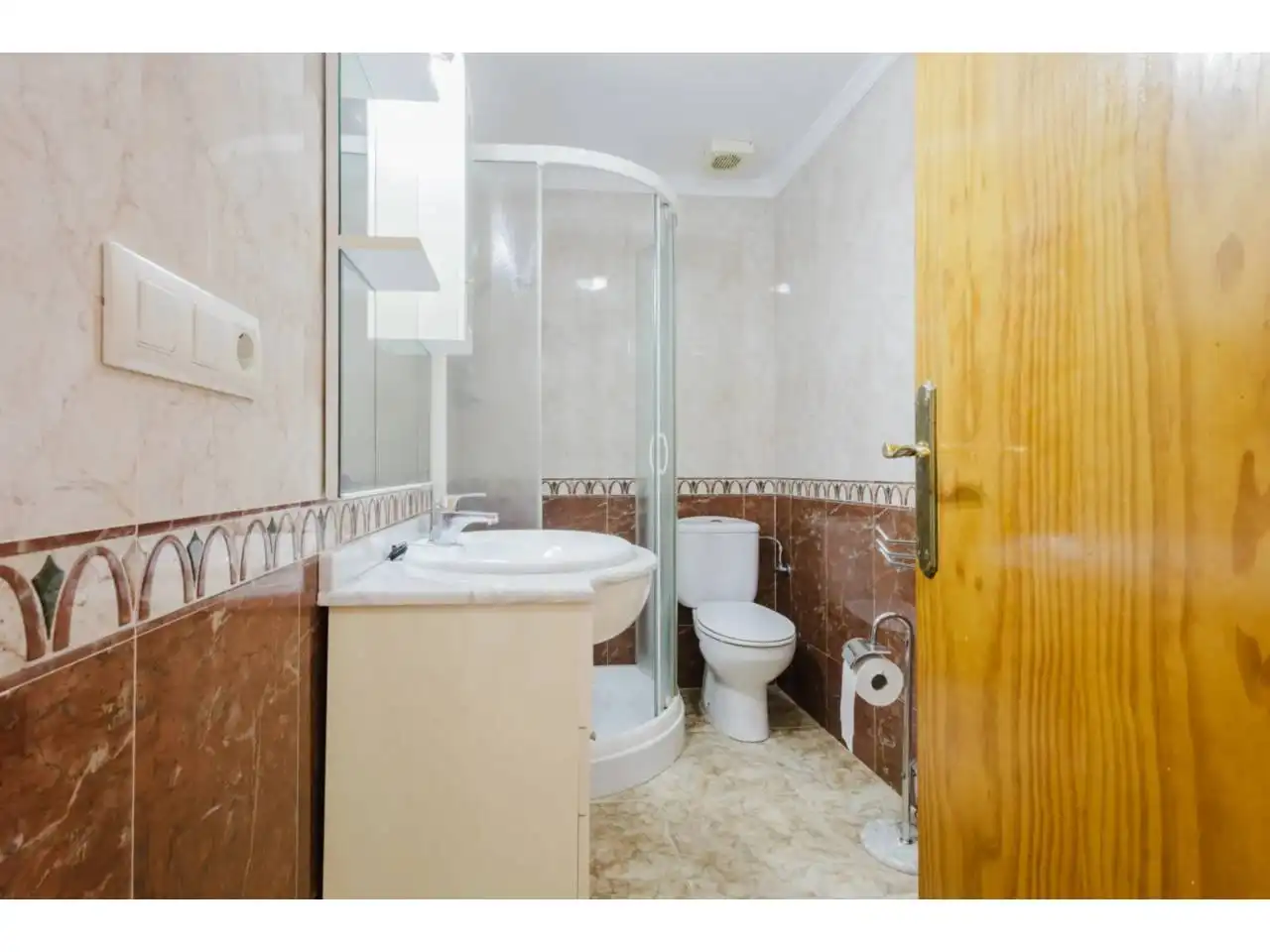 Baño de Apartamento en venta en Torrevieja con Aire acondicionado, Calefacción y Terraza