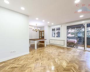 Living room of Flat to rent in  Madrid Capital  with Air Conditioner, Heating and Parquet flooring