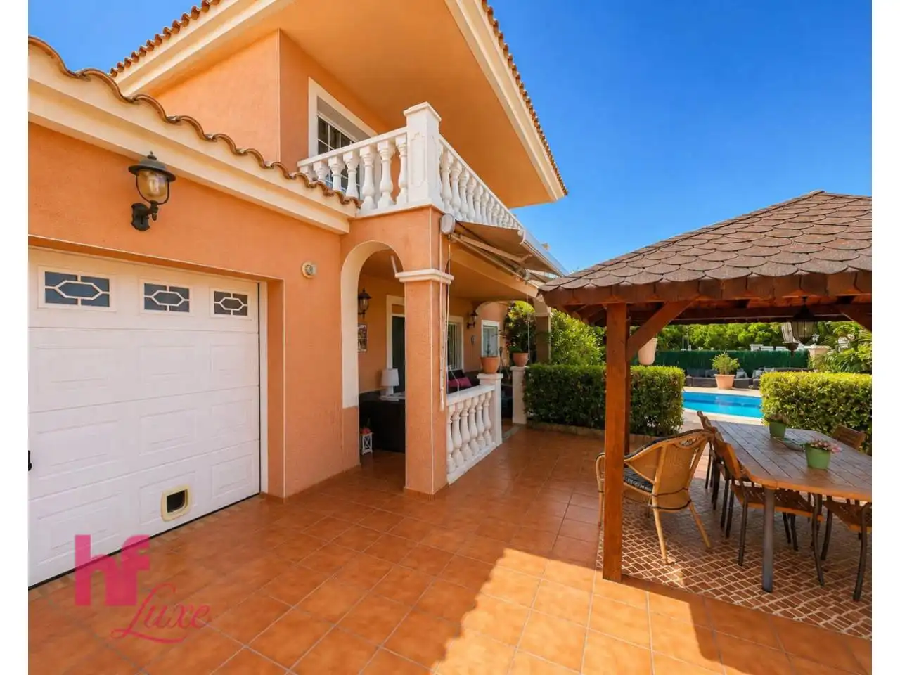 Vista exterior de Casa o xalet en venda en Cubelles amb Aire condicionat, Calefacció i Jardí privat