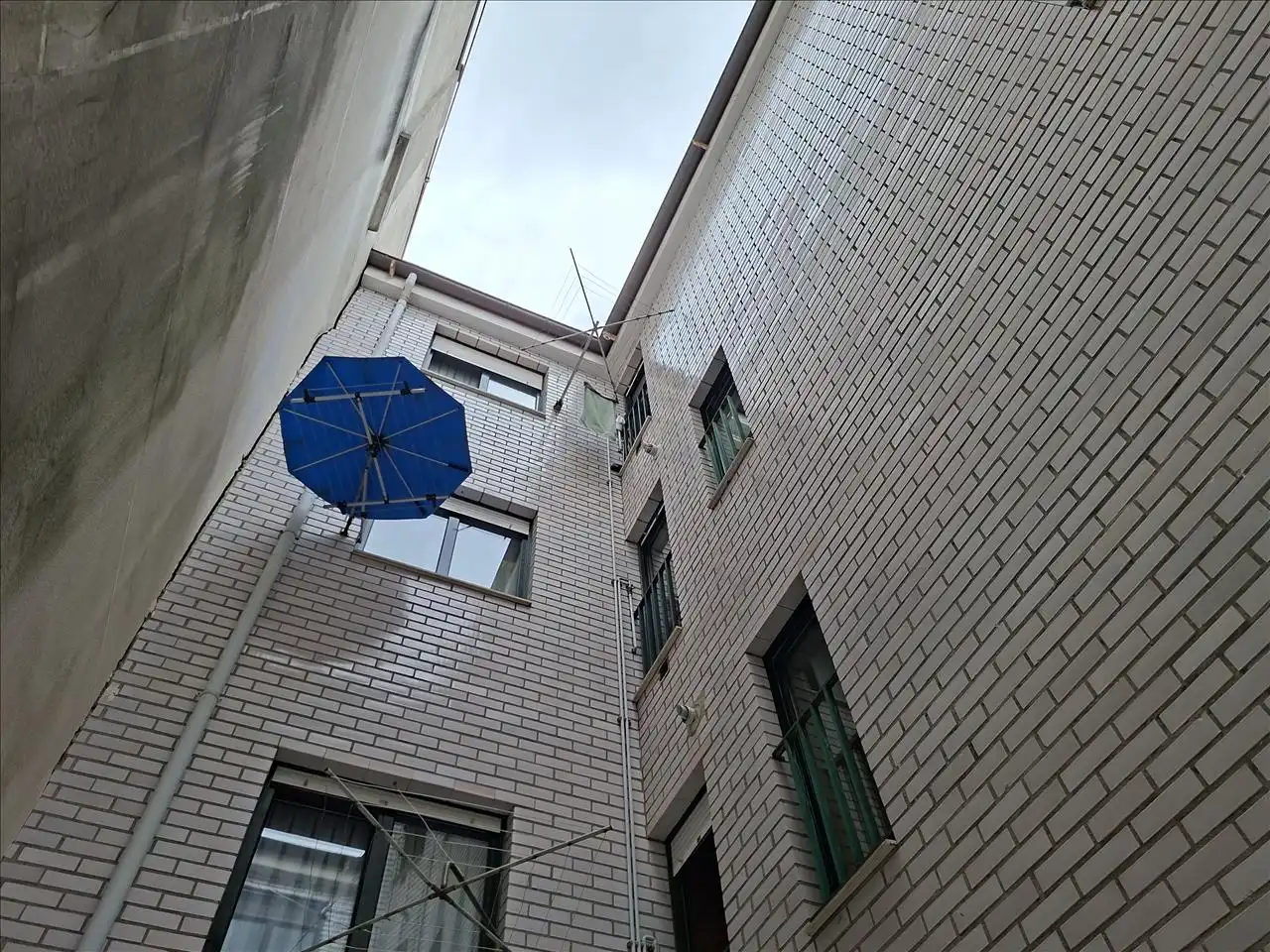 Vista exterior de Piso en venta en Gijón 