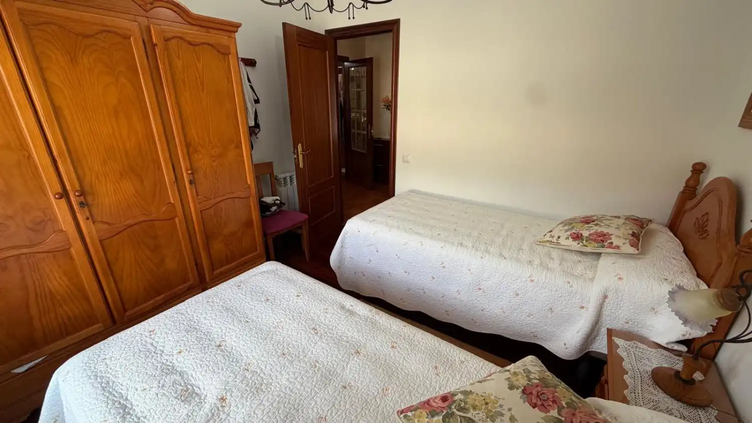Schlafzimmer von Einfamilien-Reihenhaus zum Verkauf in Argoños  mit Heizung und Terrasse