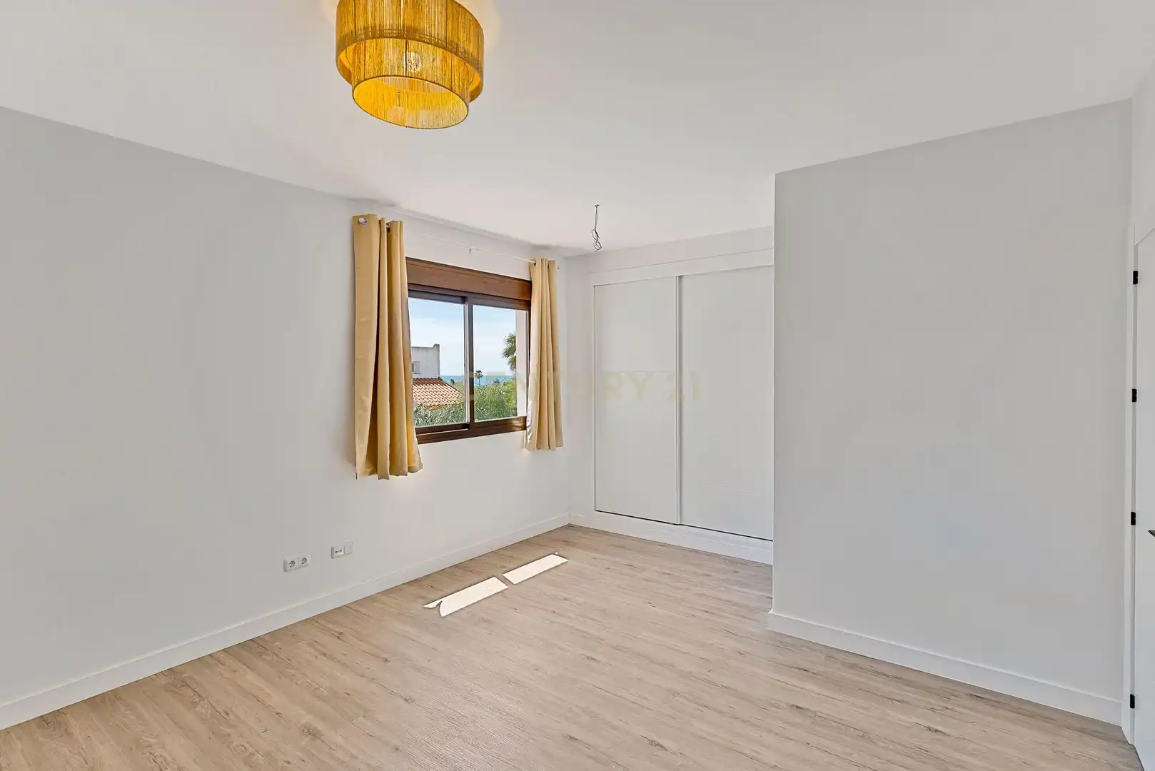 Habitación de Casa adosada en venta en Casares con Jardín privado, Trastero y Horno
