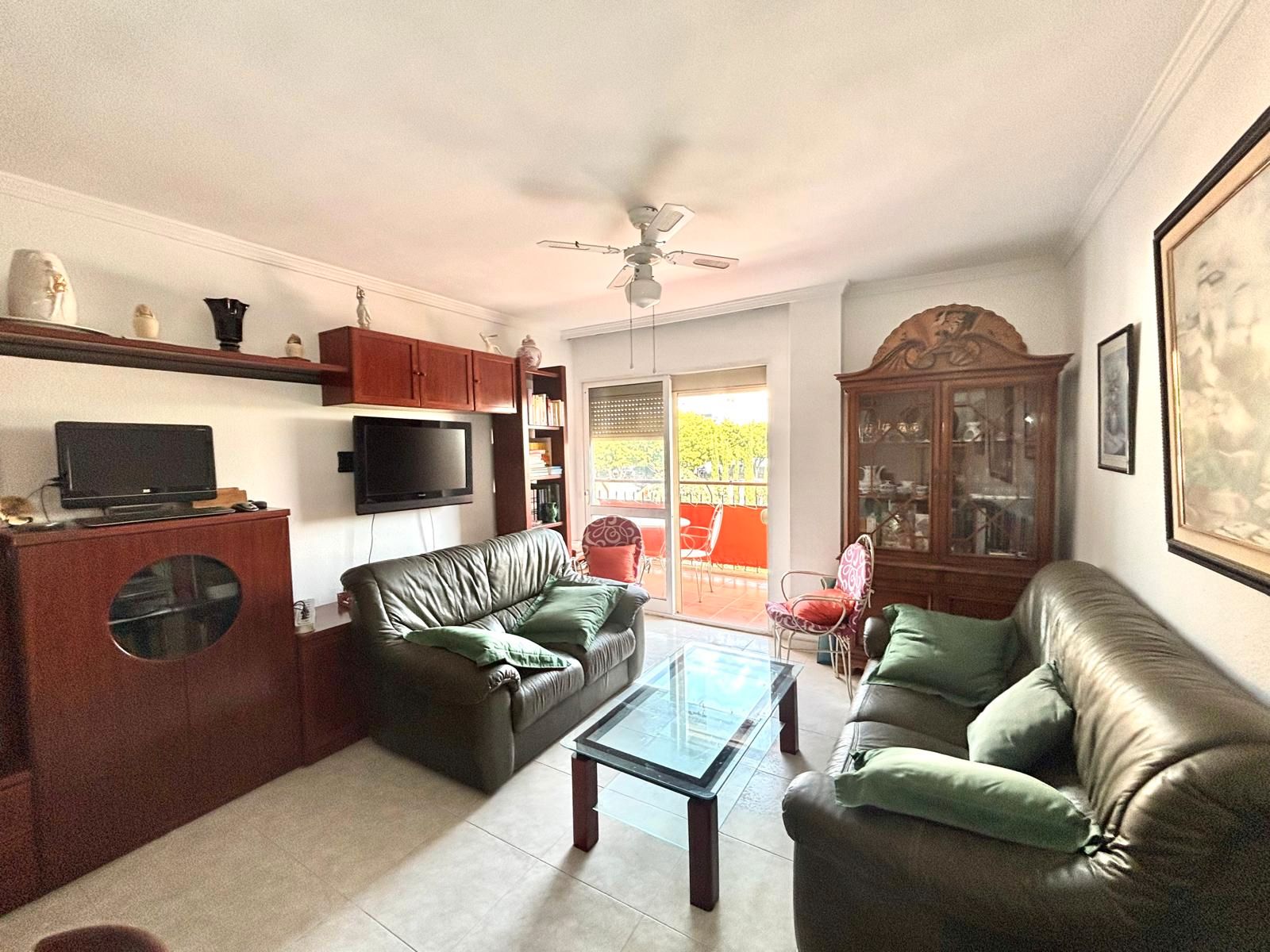 Living room of Flat for sale in Benalmádena  with Terrace, Storage room and Furnished