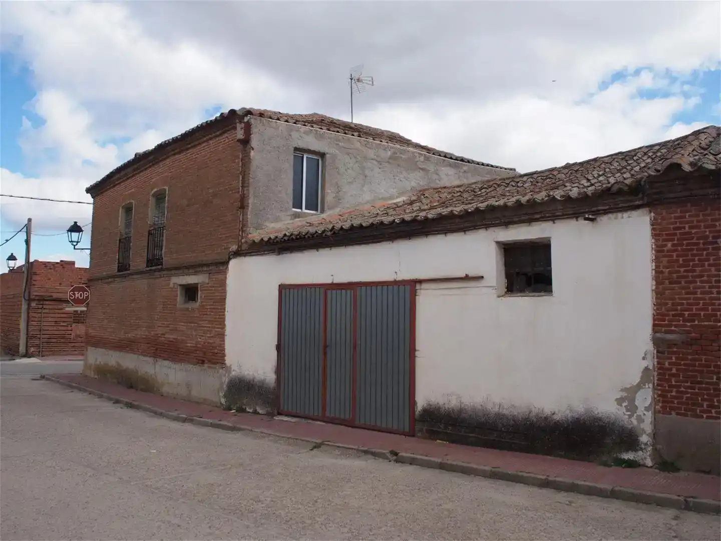 Vista exterior de Casa adosada en venda en Ataquines