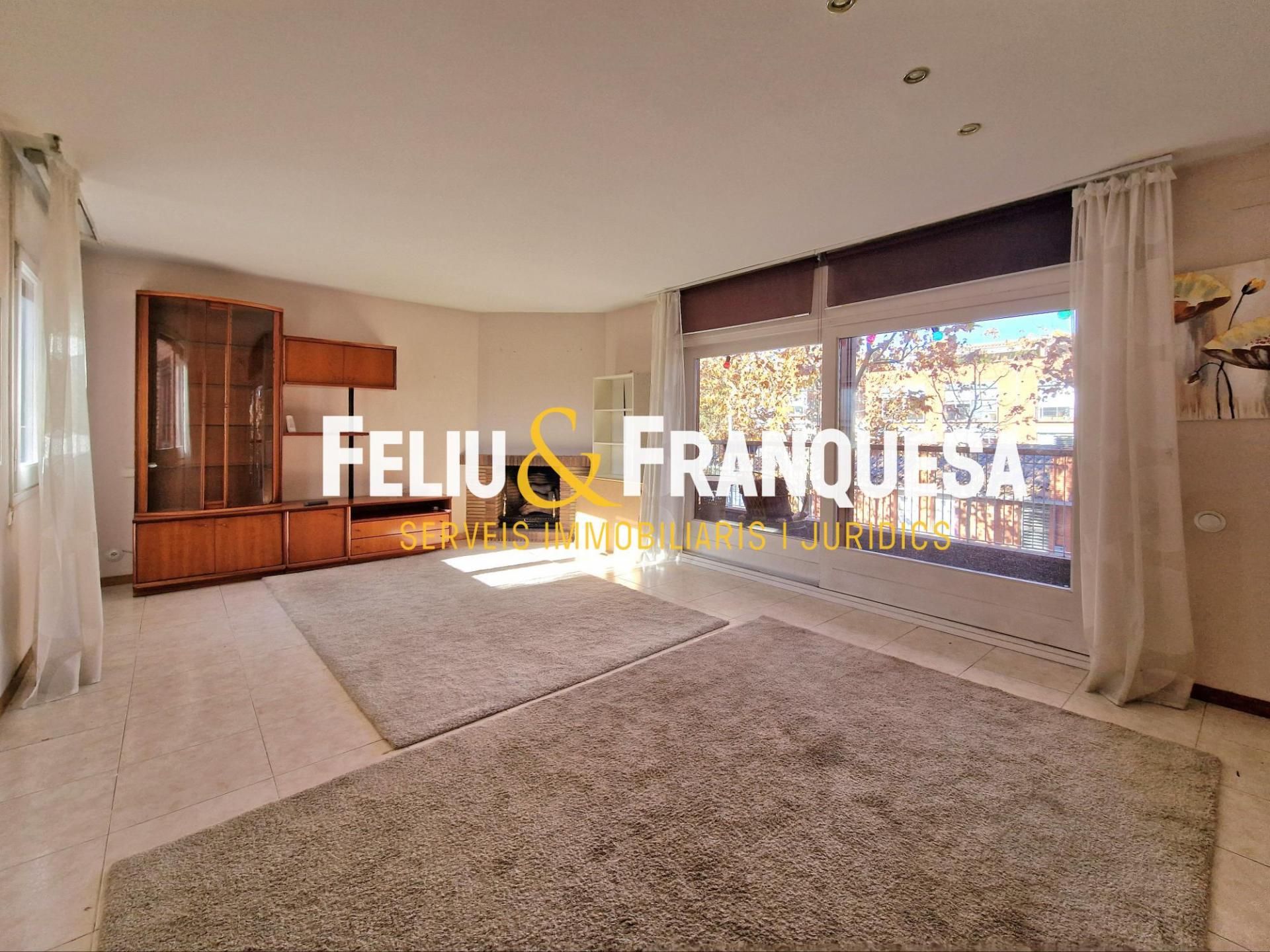 Exterior view of Flat for sale in Sant Cugat del Vallès  with Heating and Terrace