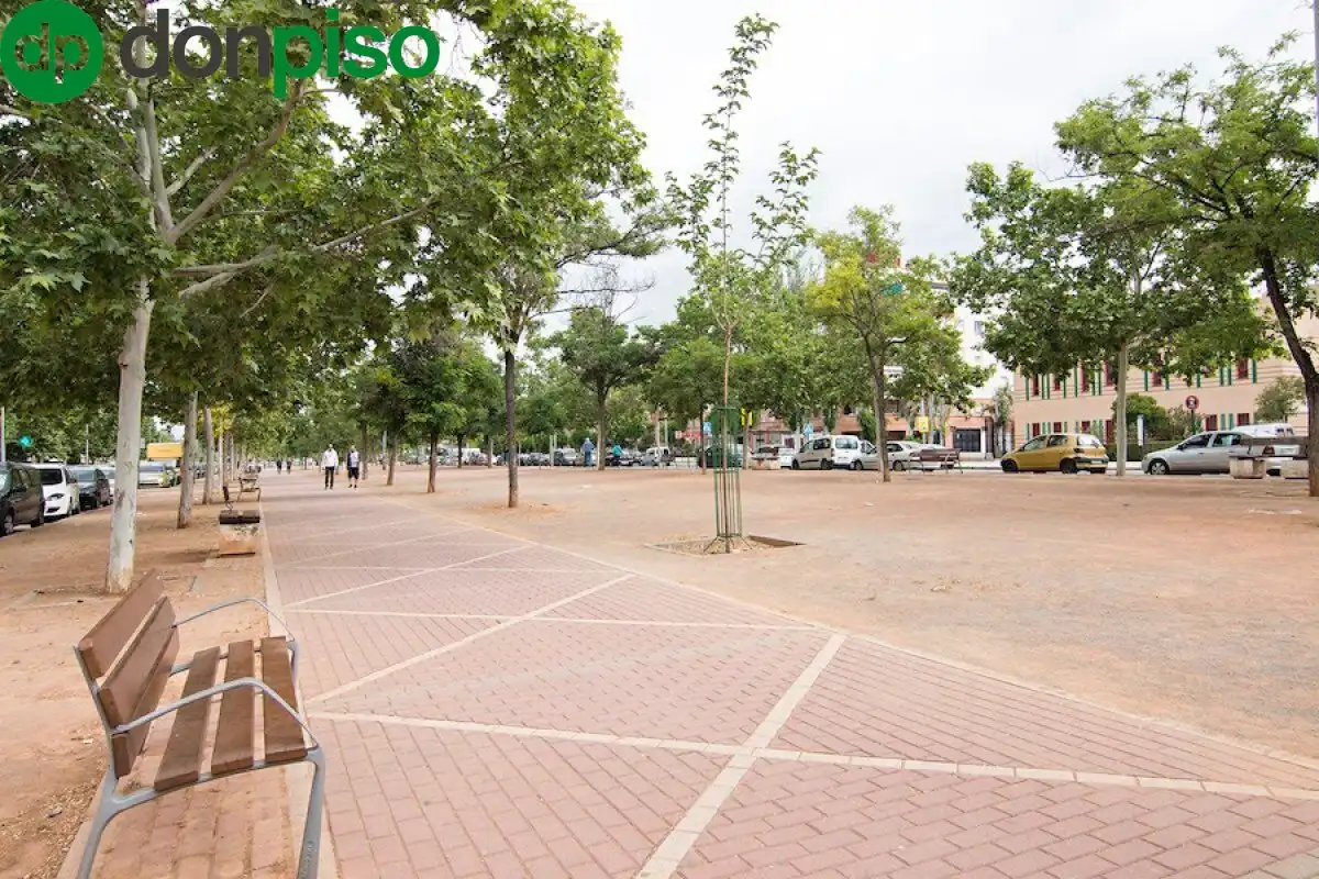 Vista exterior de Local en venta en Granada con Amueblado