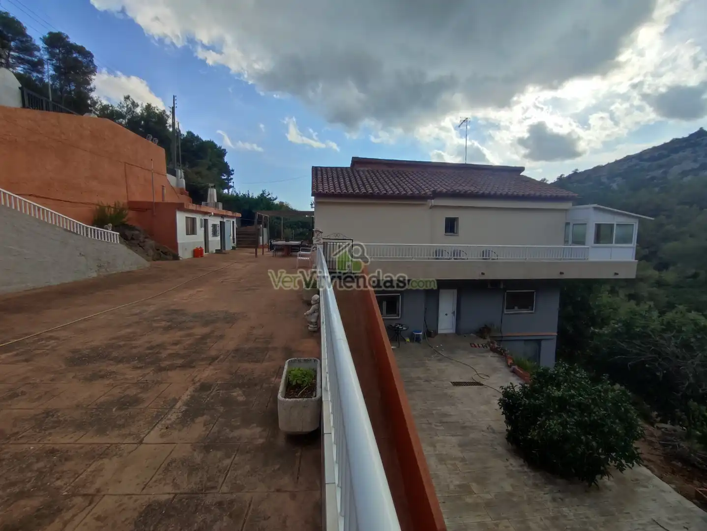 Vista exterior de Casa o xalet en venda en Vallirana amb Aire condicionat, Calefacció i Jardí privat