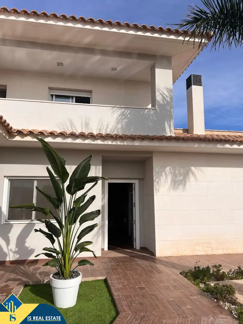 Vista exterior de Casa o xalet en venda en Alicante / Alacant amb Terrassa, Piscina i Moblat