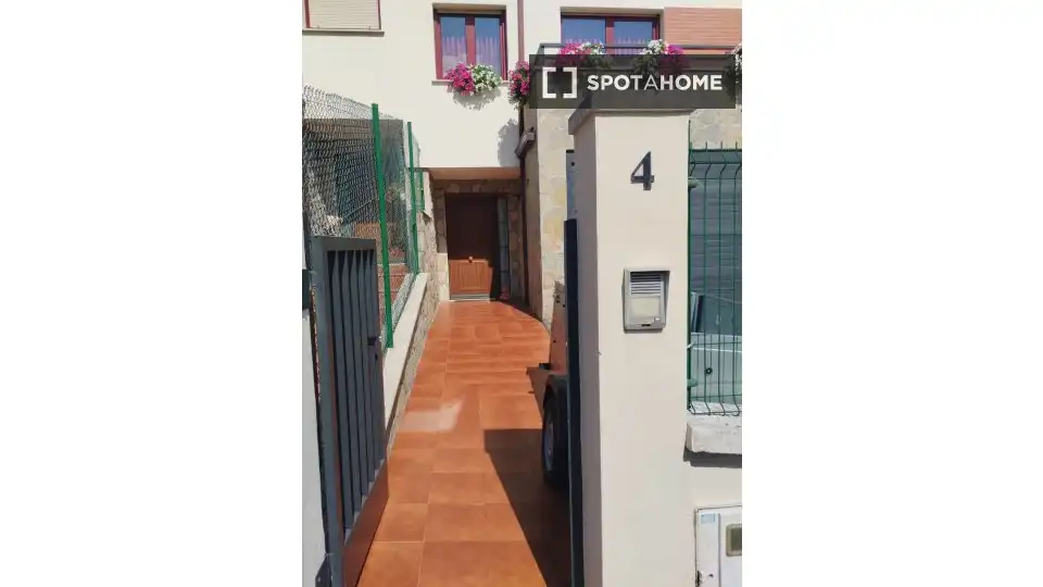 Vista exterior de Apartamento para compartir en Areatza con Aire acondicionado, Calefacción y Terraza
