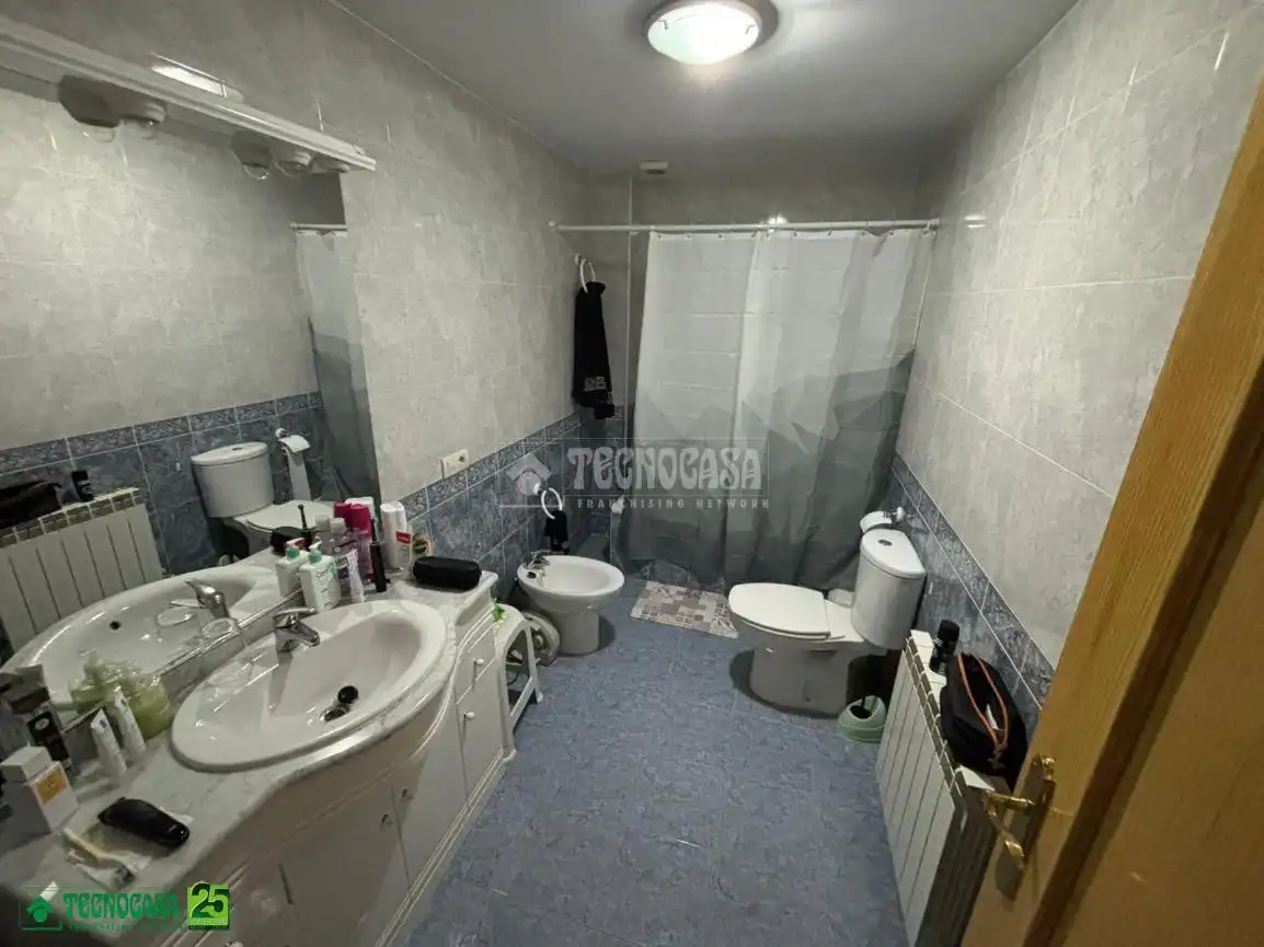 Badezimmer von Wohnung zum Verkauf in Bolaños de Calatrava mit Klimaanlage, Heizung und Terrasse