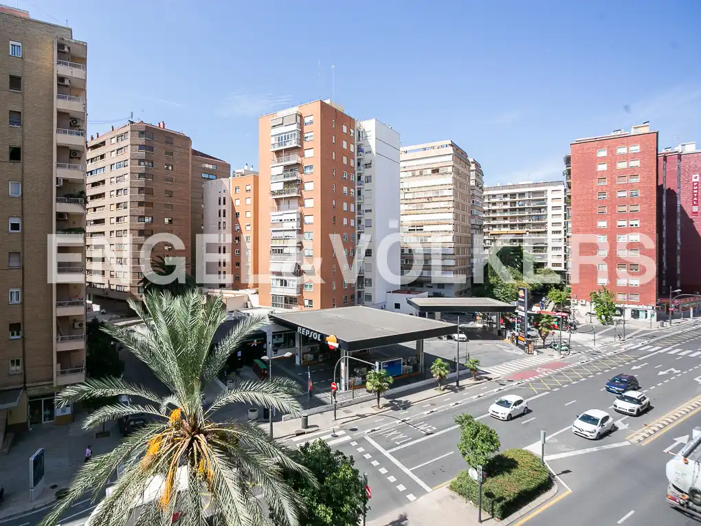 Außenansicht von Wohnung zur Miete in Valencia mit Klimaanlage, Heizung und Terrasse