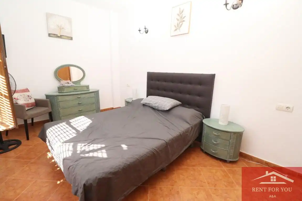 Dormitori de Casa o xalet de lloguer en Alozaina amb Aire condicionat, Jardí privat i Piscina