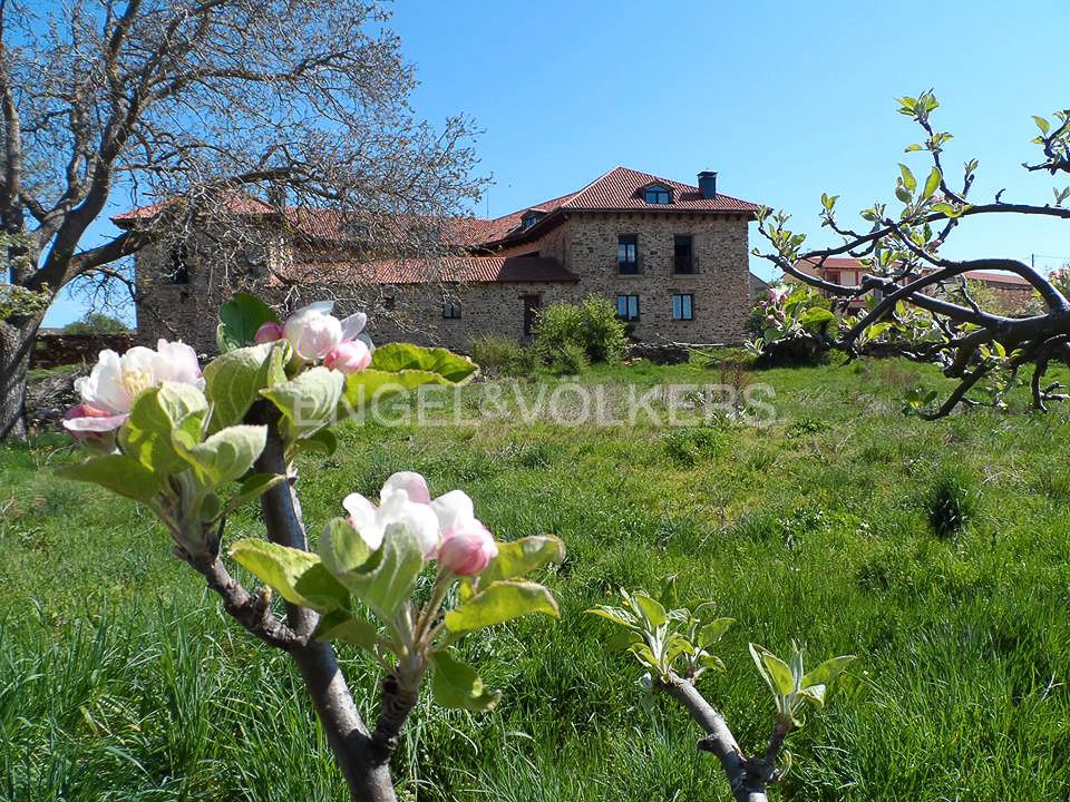 Country house for sale in Luyego  with Air Conditioner, Heating and Terrace