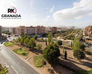 Vista exterior de Àtic en venda en  Granada Capital amb Aire condicionat i Terrassa