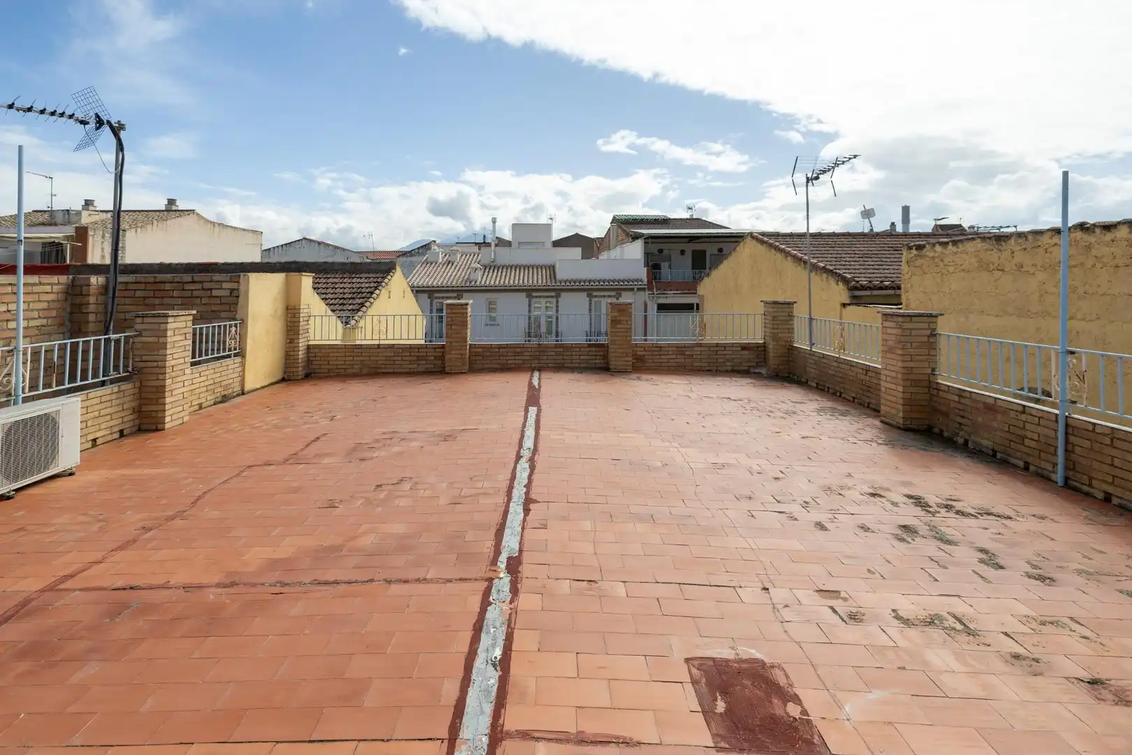 Vista exterior de Casa o xalet en venda en Armilla amb Aire condicionat, Traster i Balcó