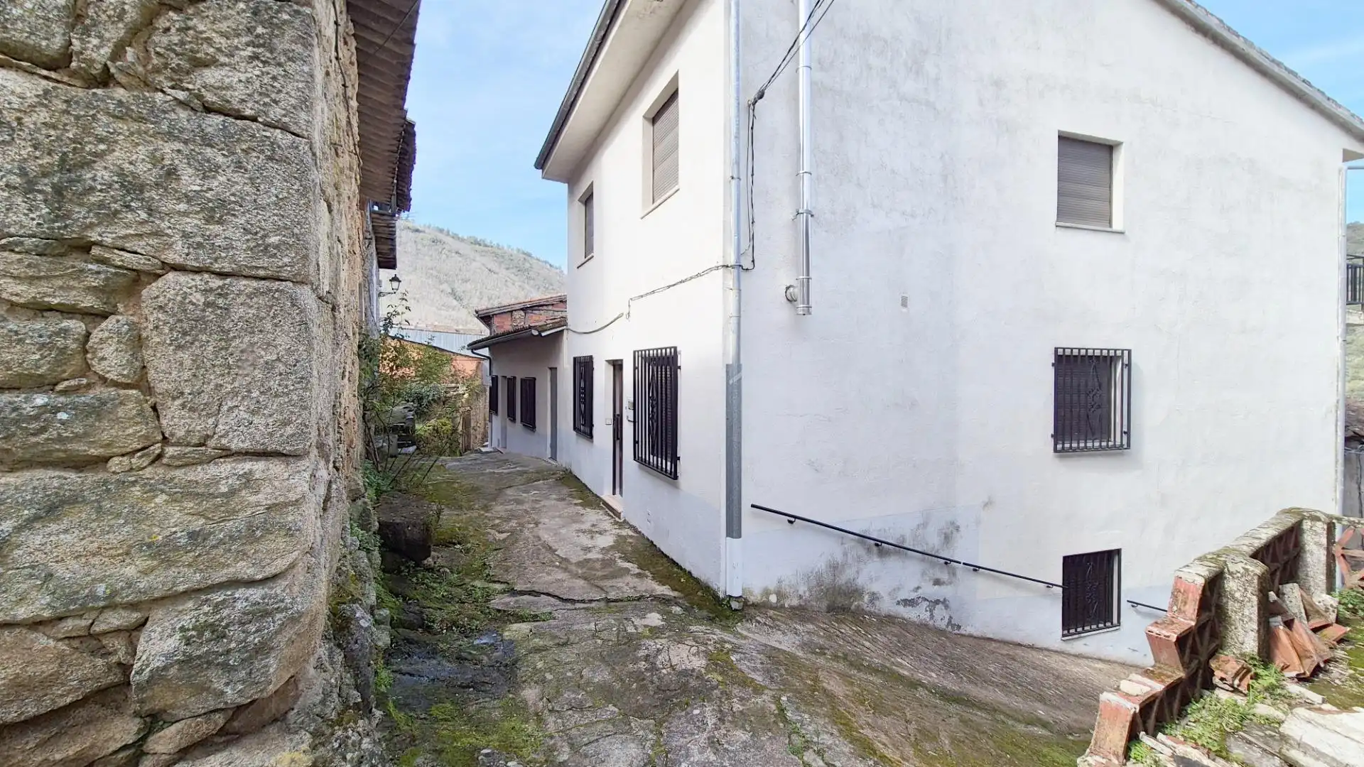 Vista exterior de Casa o chalet en venta en San Esteban de la Sierra con Amueblado