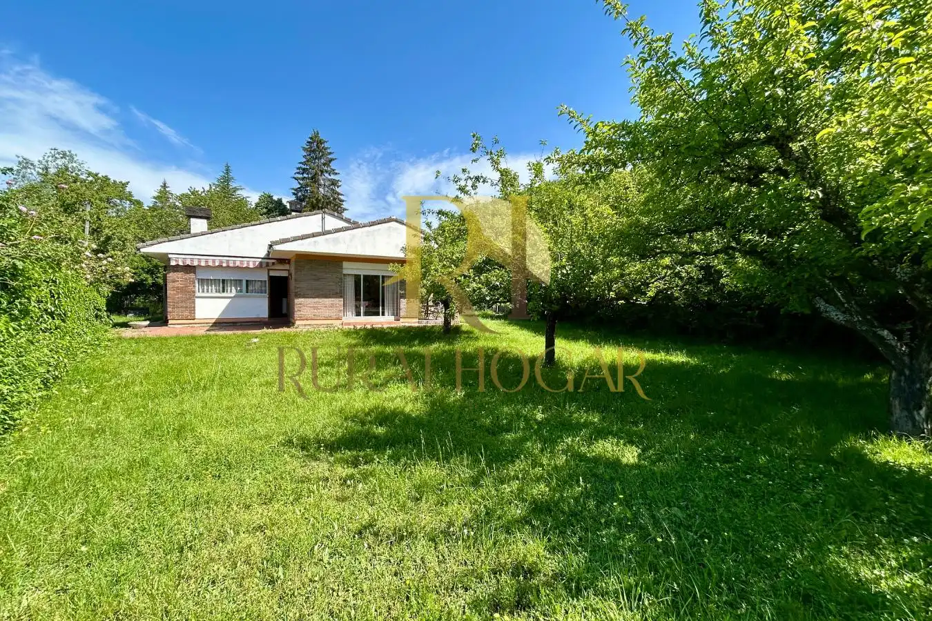 Vista exterior de Casa o chalet en venta en Matallana de Torío con Jardín privado