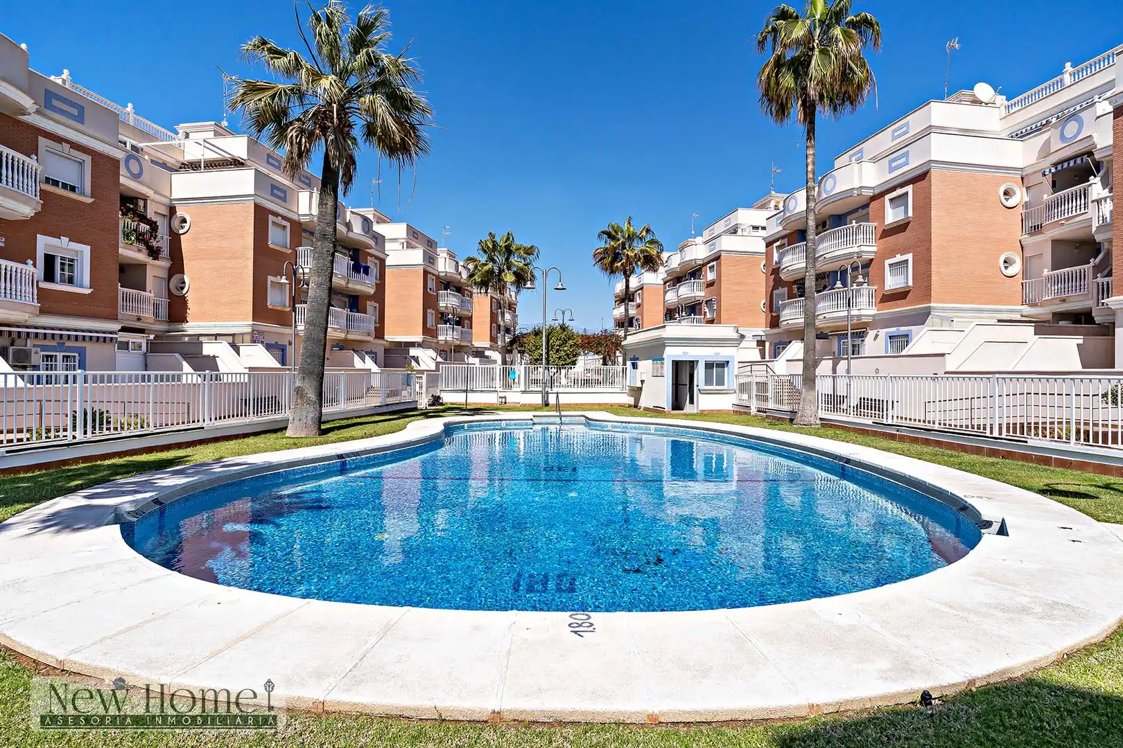 Exterior view of Flat for sale in Roquetas de Mar  with Terrace, Swimming Pool and Furnished