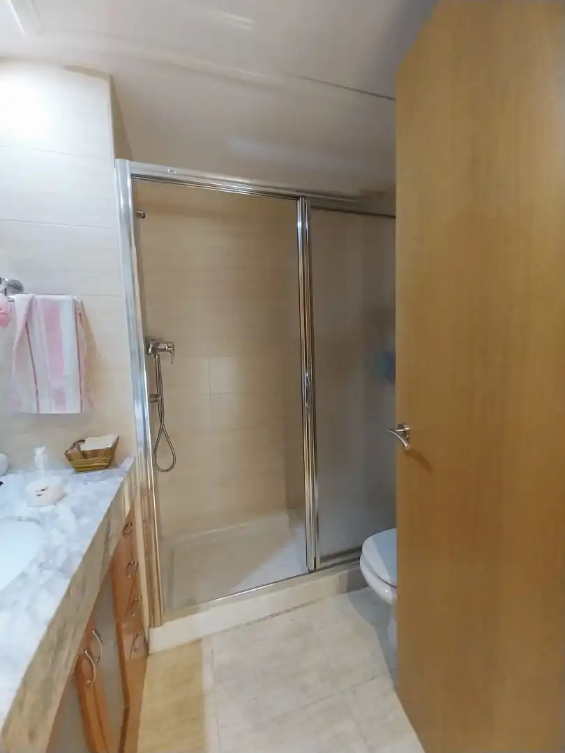 Baño de Piso en venta en Girona con Aire acondicionado, Calefacción y Horno