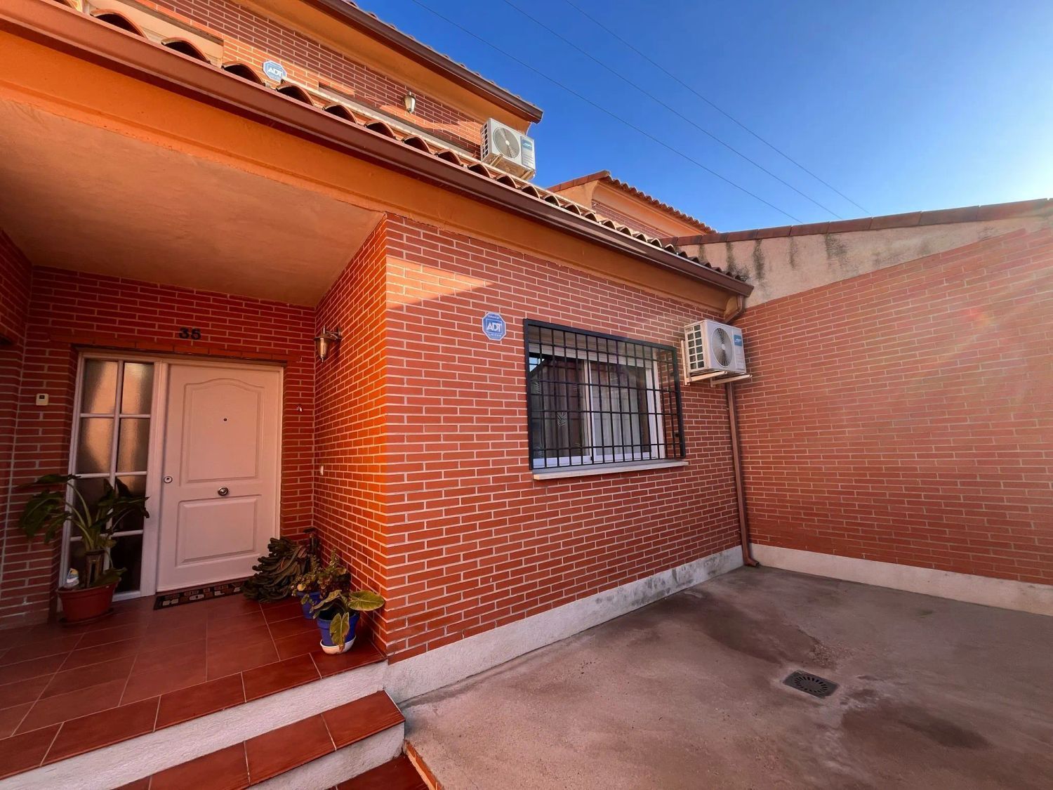 Vista exterior de Casa o xalet en venda en Recas amb Terrassa