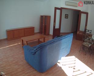 Sala d'estar de Pis de lloguer en Arcos de la Frontera amb Aire condicionat, Moblat i Balcó