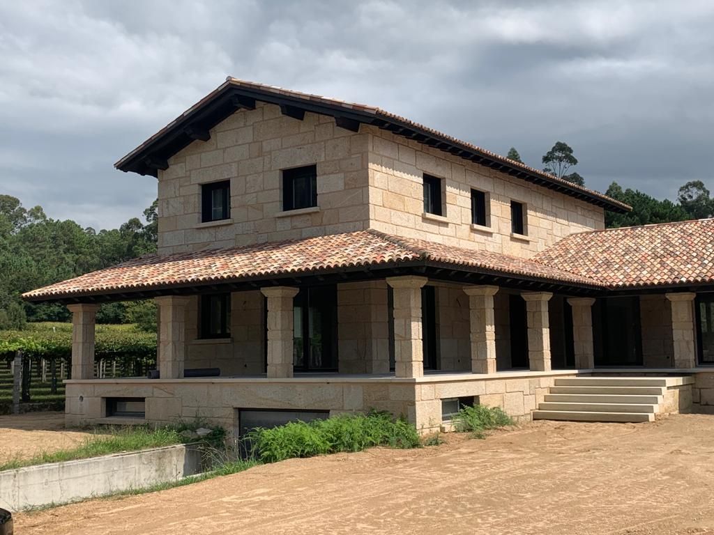 Vista exterior de Casa o xalet en venda en Vilanova de Arousa amb Aire condicionat, Calefacció i Jardí privat