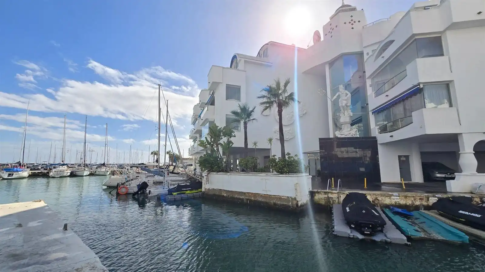 Vista exterior de Local en venda en Benalmádena