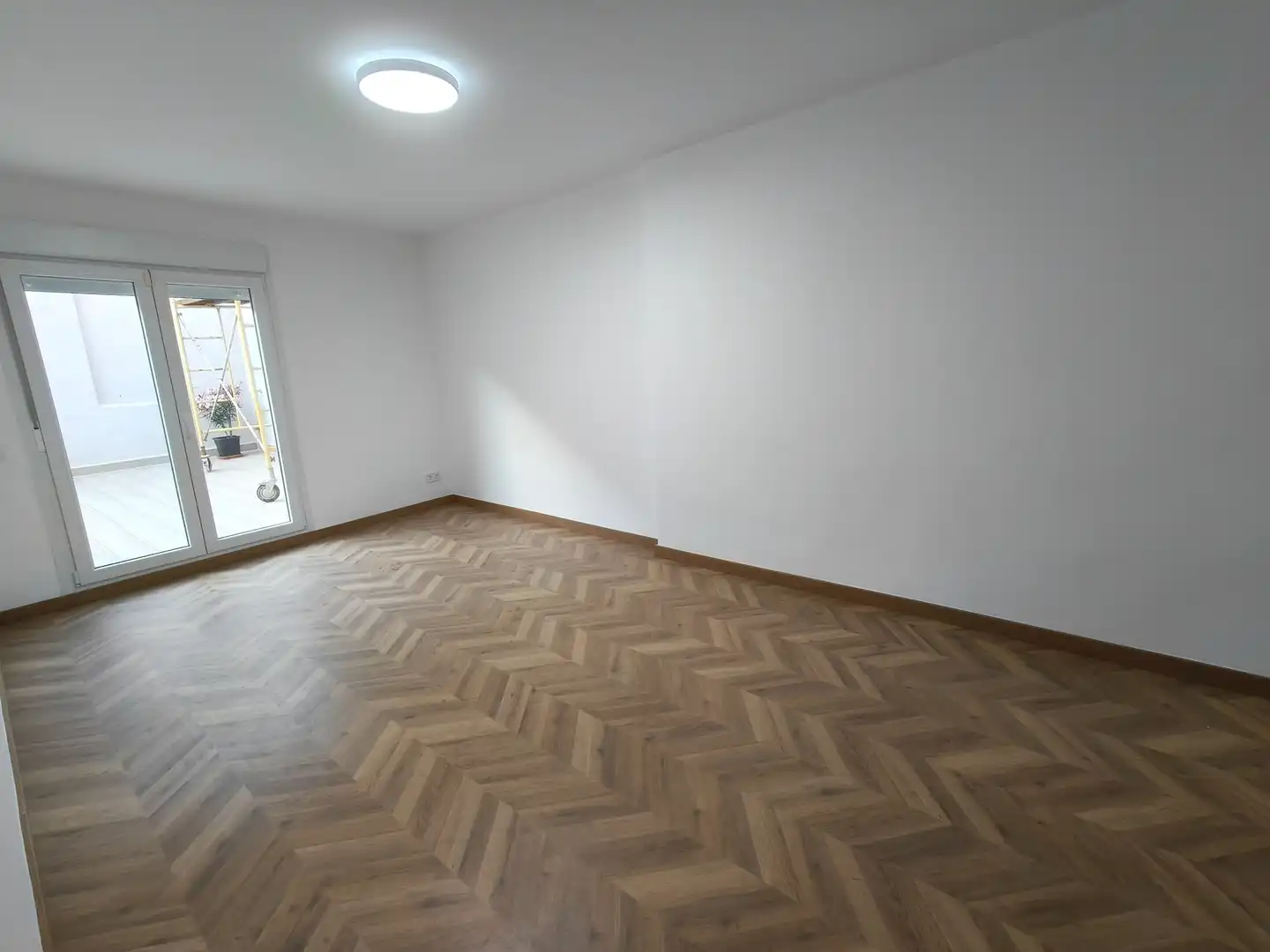 Sala d'estar de Casa adosada en venda en Pineda de Mar amb Aire condicionat, Calefacció i Parquet
