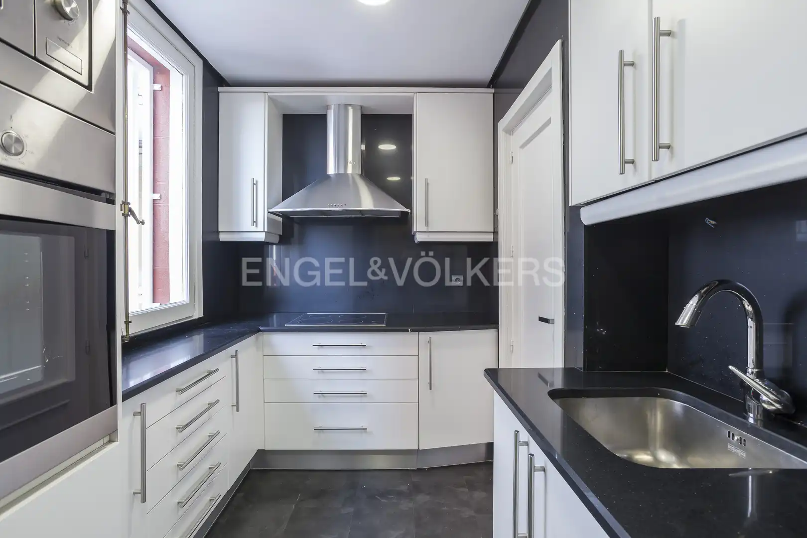 Kitchen of Flat for rent in Madrid  with Air Conditioner, Heating and Parquet flooring