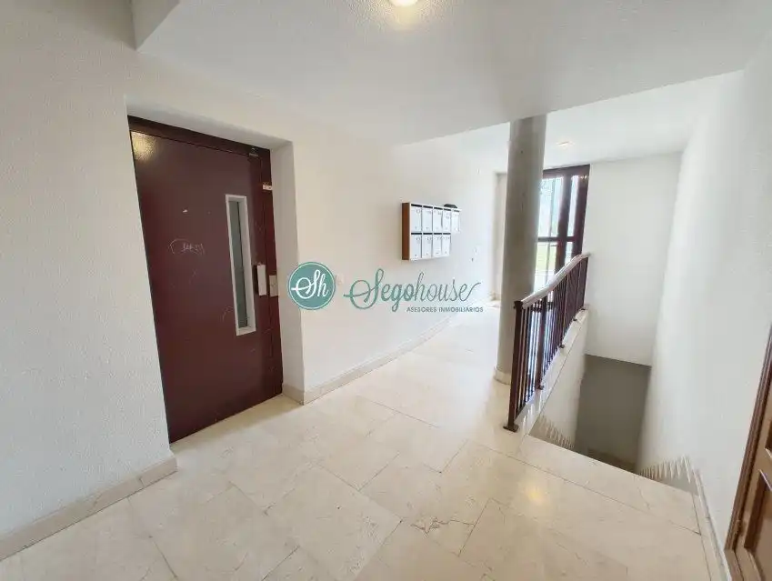 Piso en venta en Torrecaballeros con Calefacción, Terraza y Amueblado