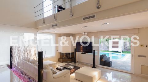 Extraordinaria vivienda con placas solares